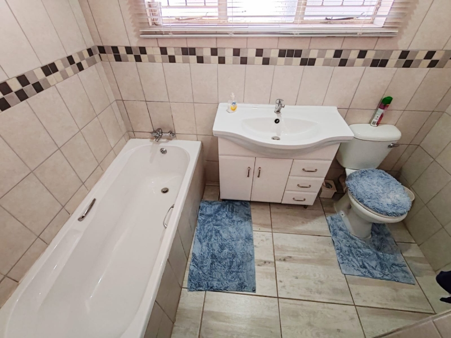 5 Bedroom Property for Sale in Miederpark North West